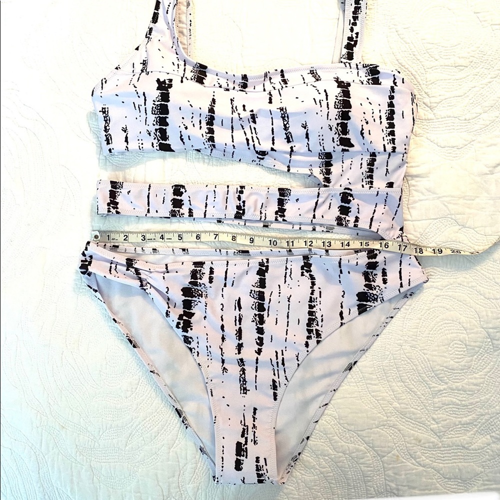 Sexy 1 Piece Strappy CutOut Swimsuit - Picture 3 of 7